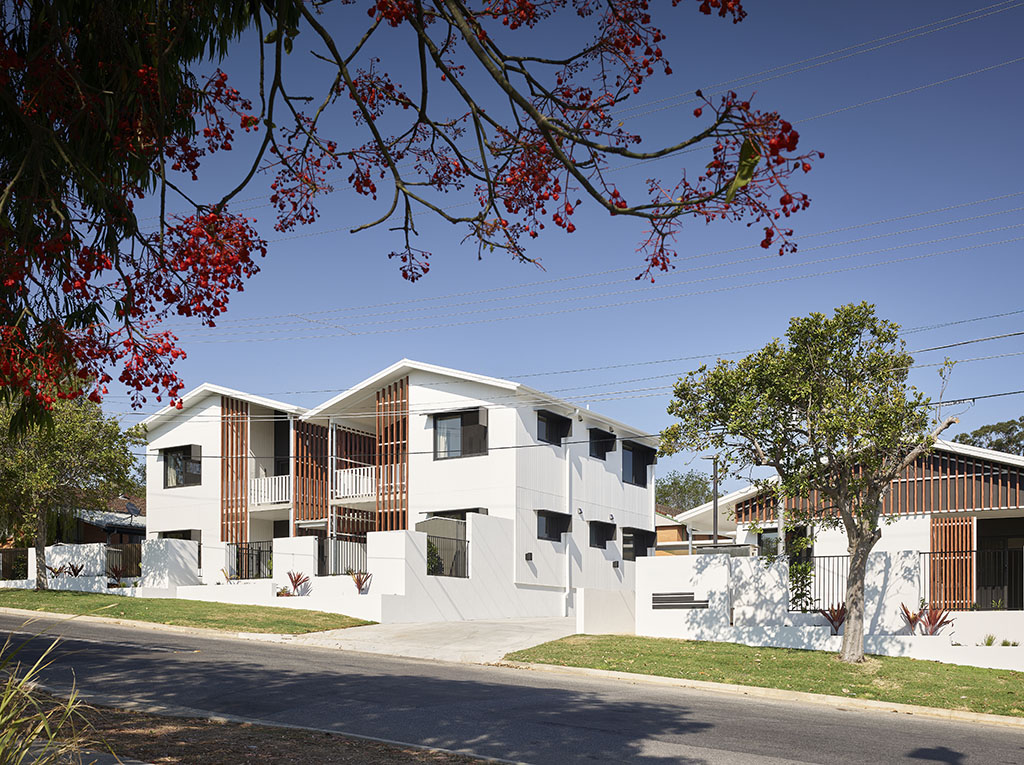 External view of the 2-storey and 1-storey structure.